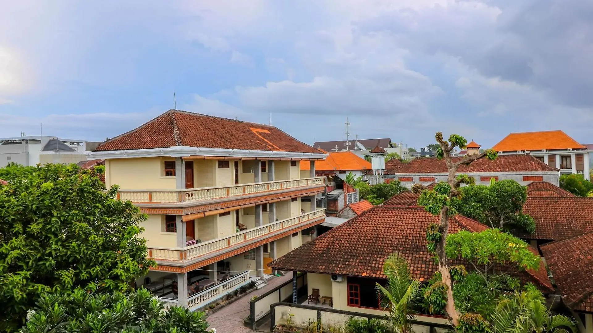 Super Oyo 1654 Maha Bharata Kuta Inn Legian