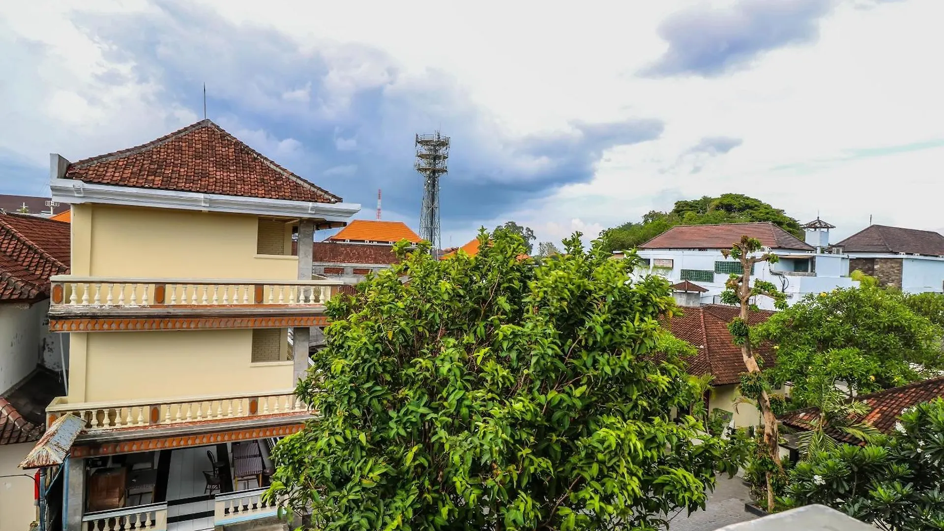 Super Oyo 1654 Maha Bharata Kuta Inn Legian  Hotel