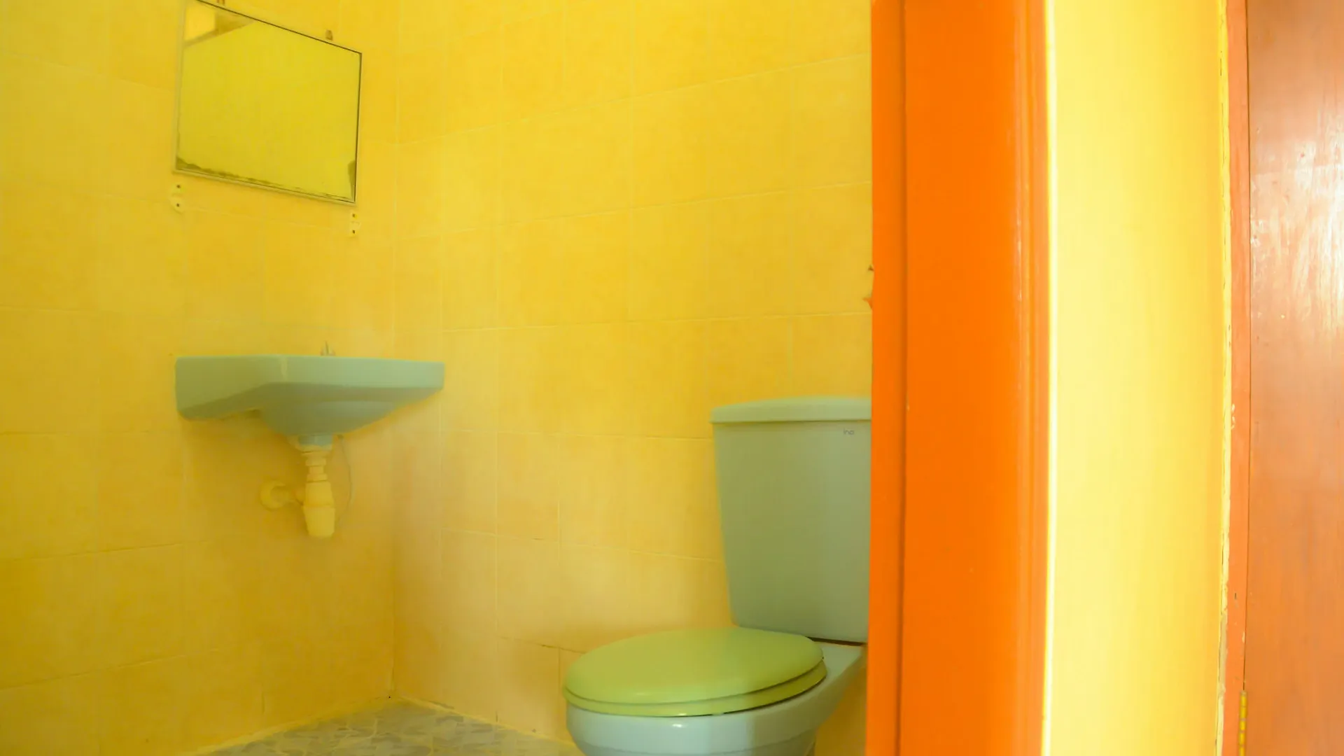 Super Oyo 1654 Maha Bharata Kuta Inn Legian  Indonesia